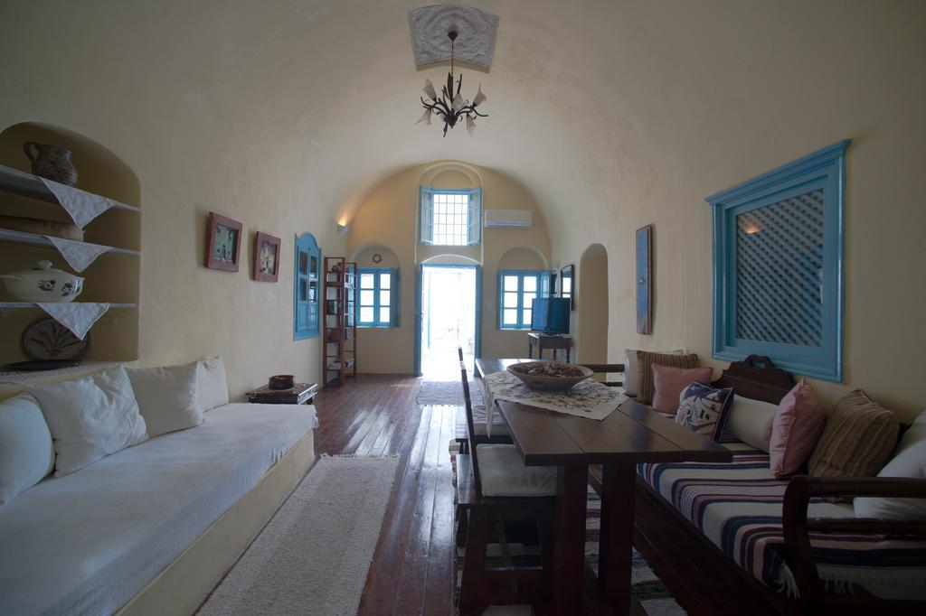 Zoe Aegeas Traditional Houses Oía Room photo